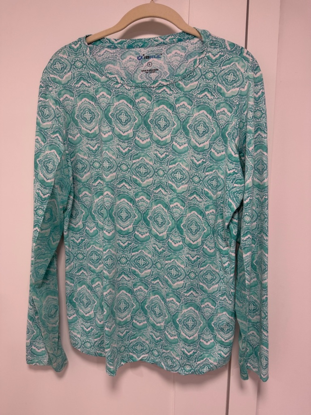IBKUL Women's Long Sleeve Teal Aqua Mosaic Print Top